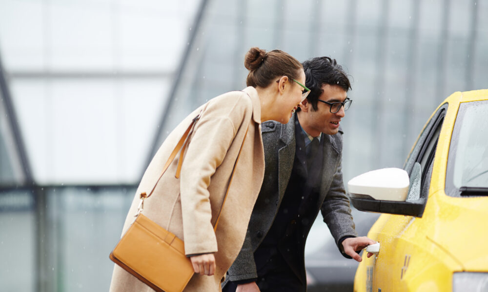 8-tips-to-save-money-on-your-luton-airport-taxi-transfer